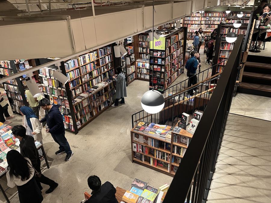 The main floor of McNally Jackson on Prince Street, seen from the balcony