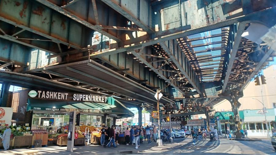 Tashkent Supermarket beneath the elevated train on Brighton Beach Avenue